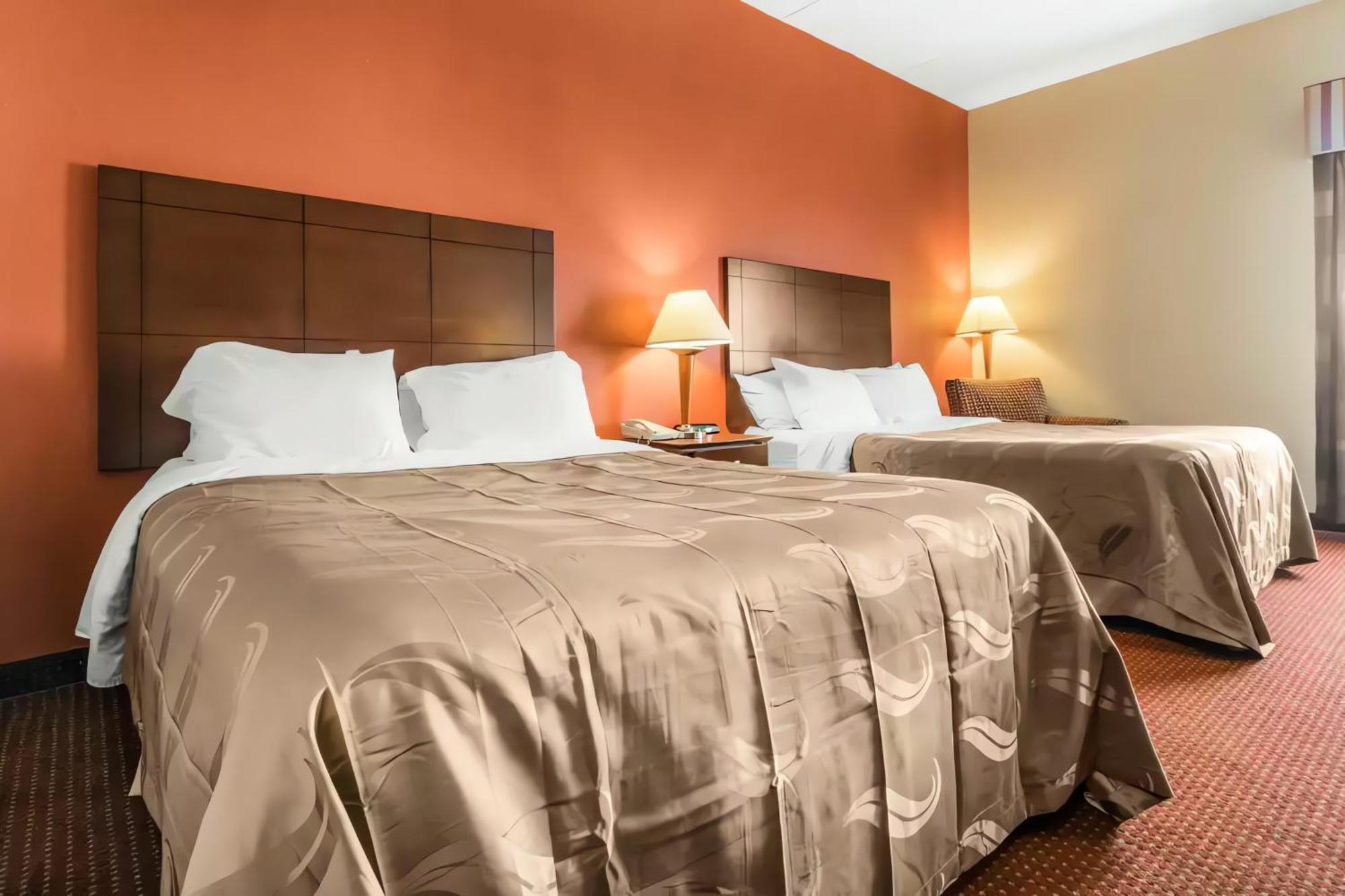 Quality Inn & Suites Лоренсберг Экстерьер фото