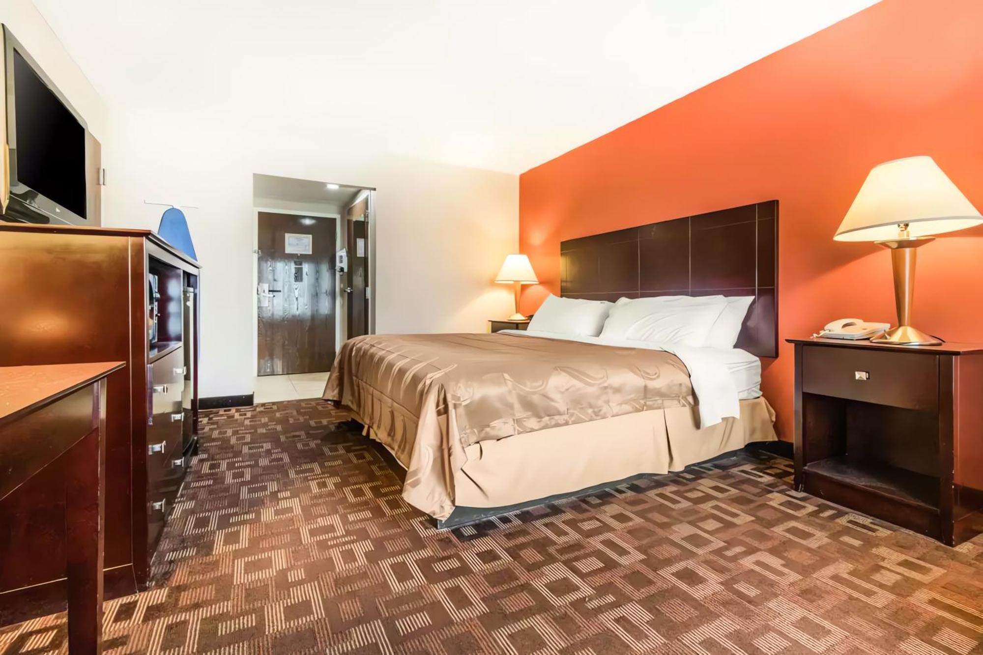 Quality Inn & Suites Лоренсберг Экстерьер фото