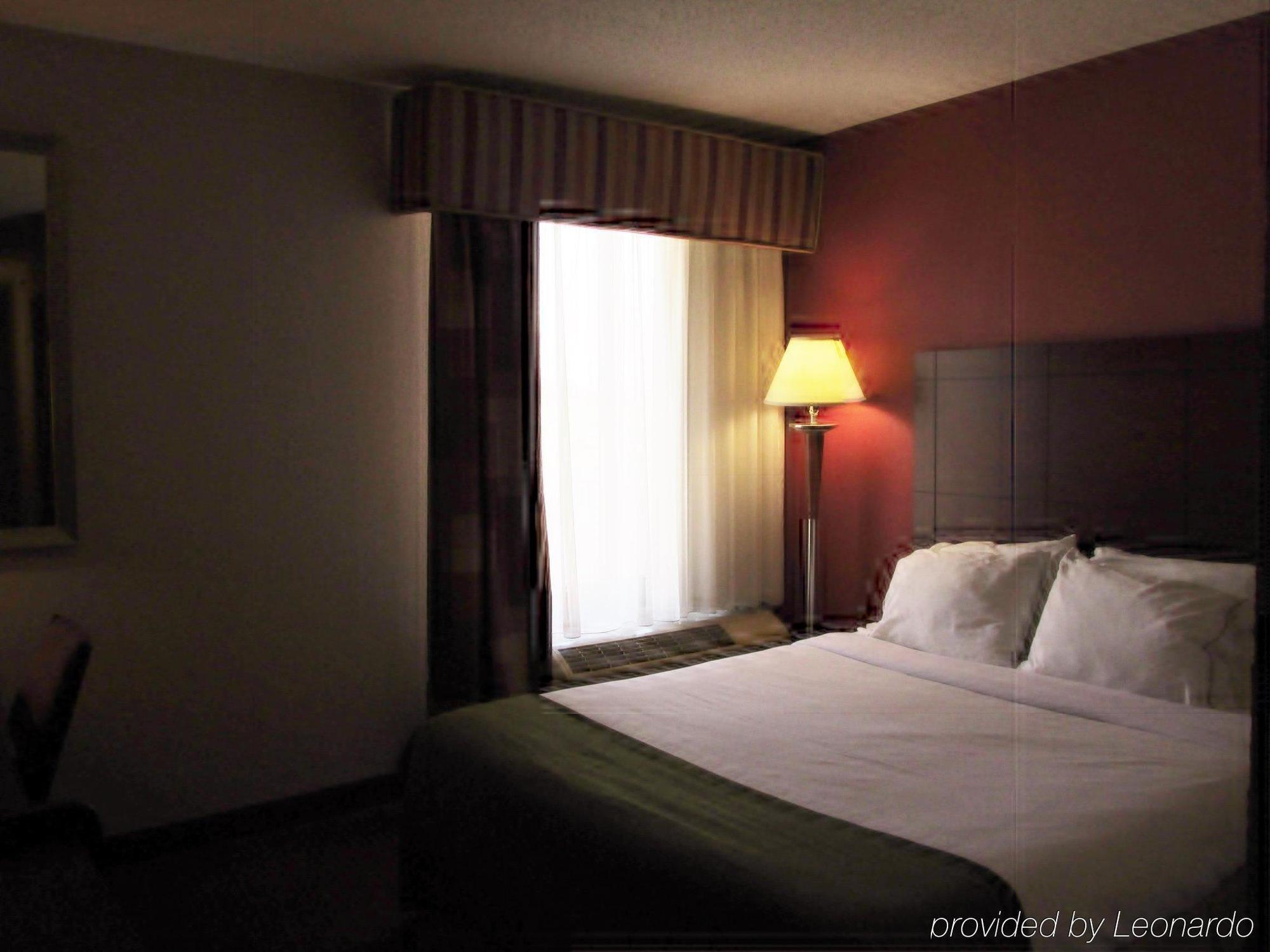 Quality Inn & Suites Лоренсберг Экстерьер фото