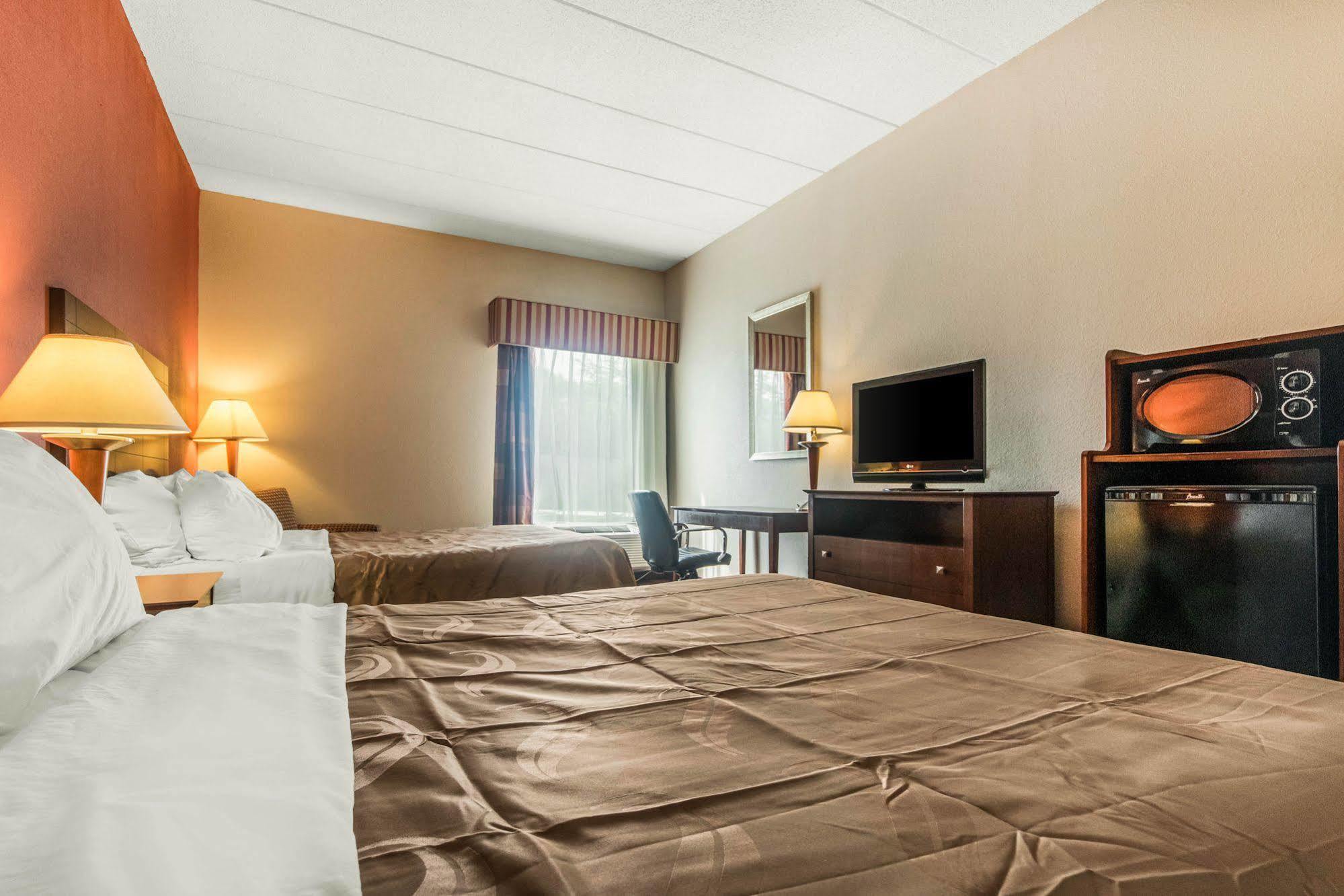 Quality Inn & Suites Лоренсберг Экстерьер фото