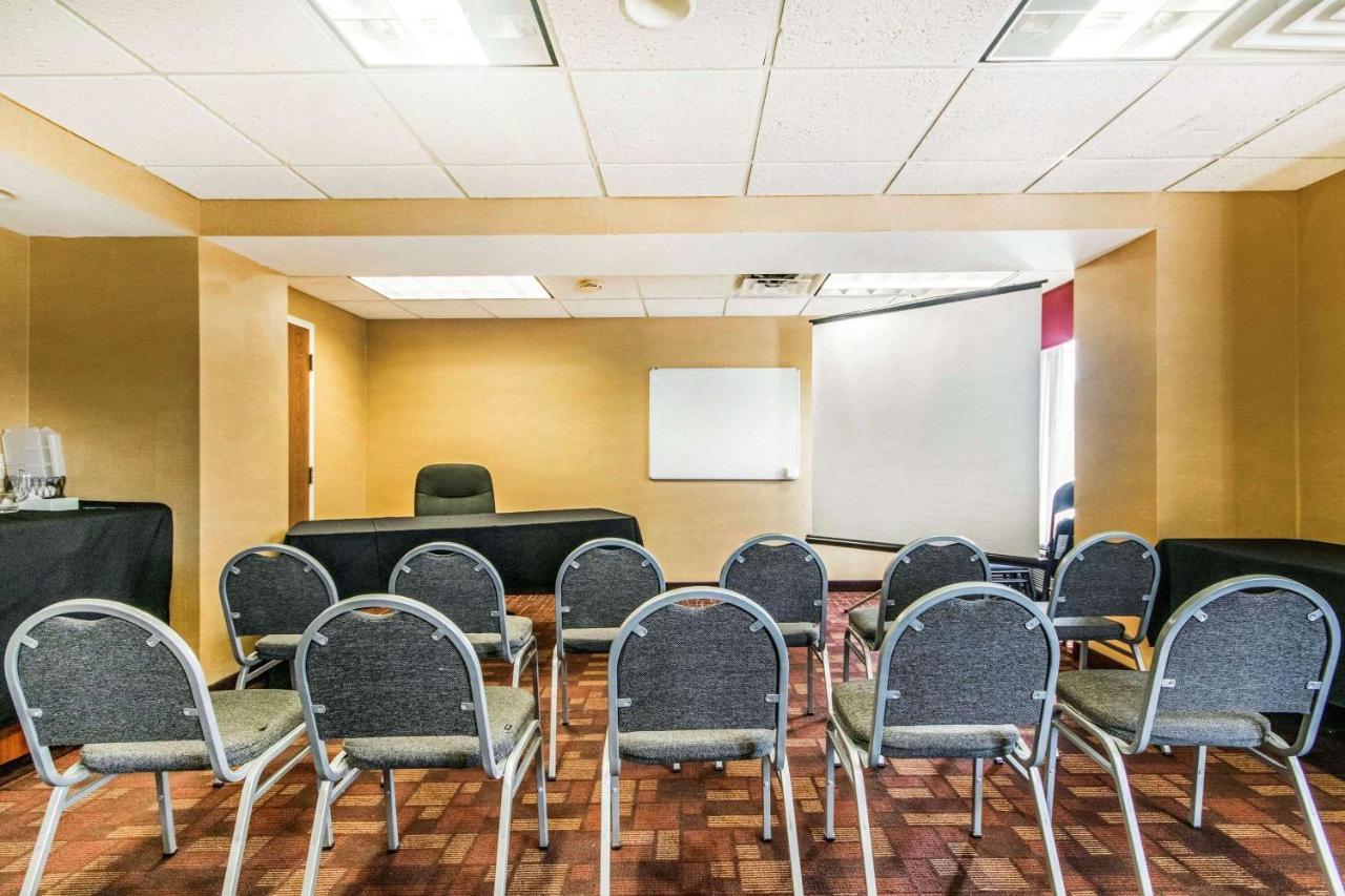 Quality Inn & Suites Лоренсберг Экстерьер фото